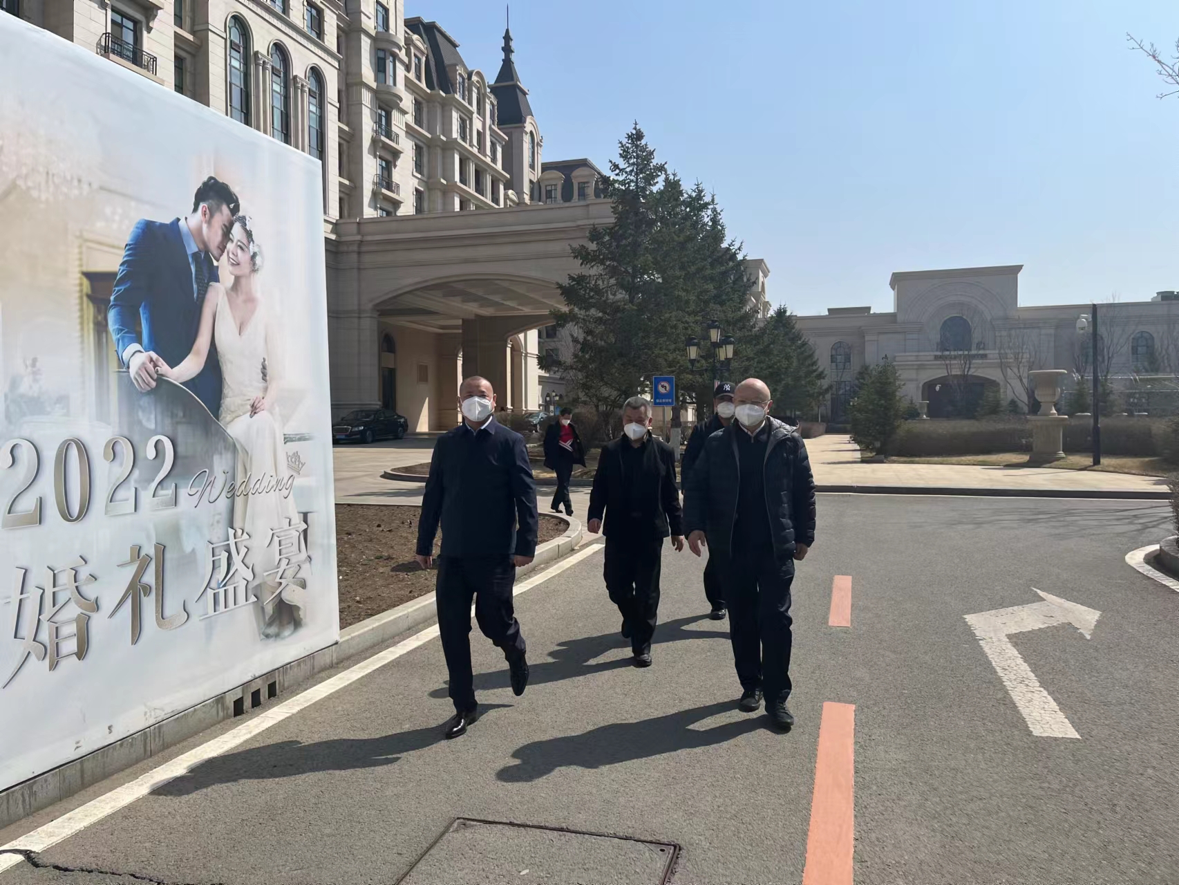 12.統(tǒng)戰(zhàn)部領導到酒店公司視察外省醫(yī)療團隊駐點服務工作.jpg 12.統(tǒng)戰(zhàn)部領導到酒店公司視察外省醫(yī)療團隊駐點服務工作.jpg