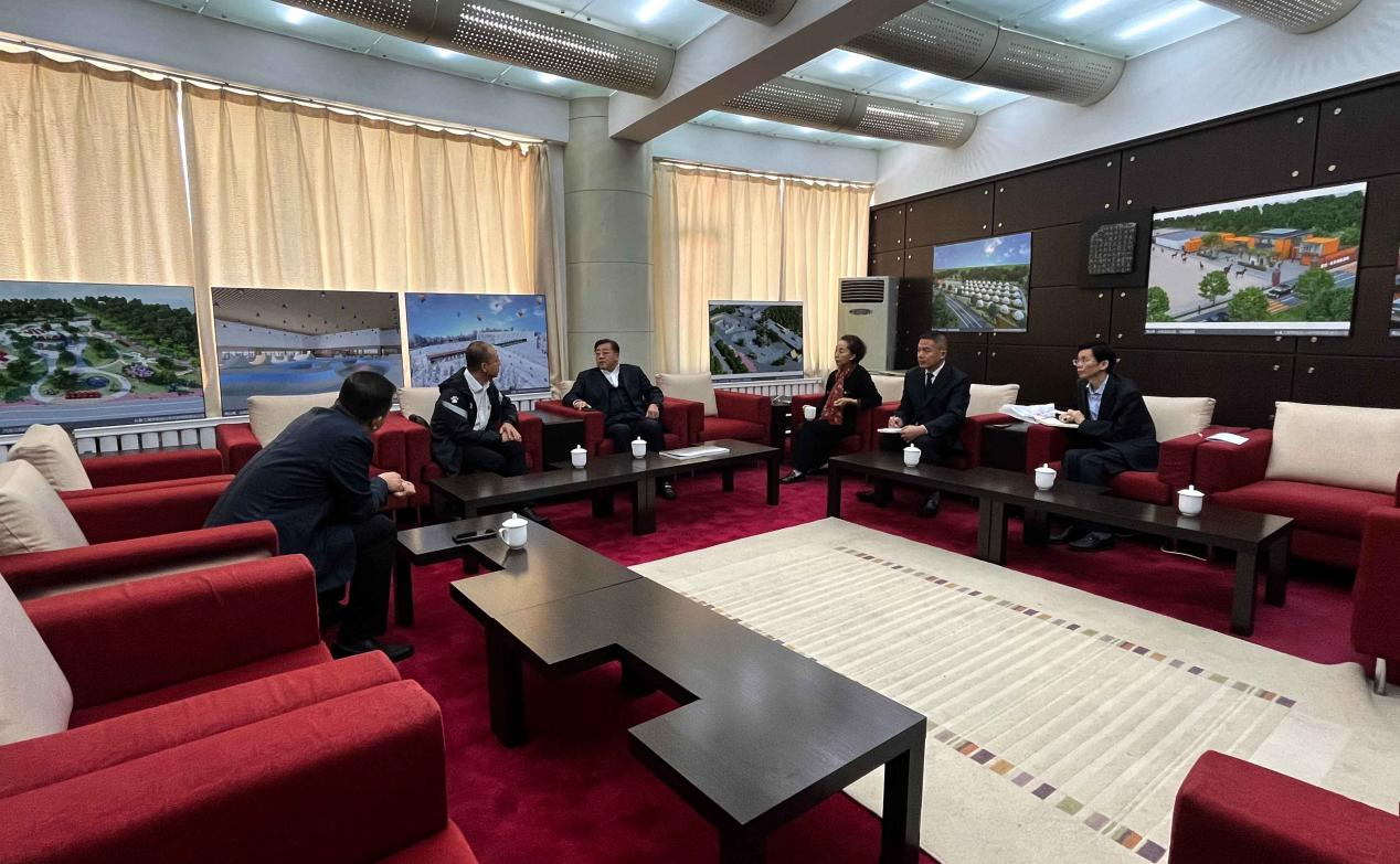 16.吉林省體育局訓(xùn)練競賽處主任及國信集團(tuán)相關(guān)領(lǐng)導(dǎo)出席南山體育項(xiàng)目合作洽談會(調(diào)色調(diào)).png 16.吉林省體育局訓(xùn)練競賽處主任及國信集團(tuán)相關(guān)領(lǐng)導(dǎo)出席南山體育項(xiàng)目合作洽談會(調(diào)色調(diào)).png