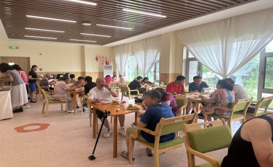 2024年8月10日，養(yǎng)老公司“親親鄰里食堂”盛大開業(yè)_副本.jpg